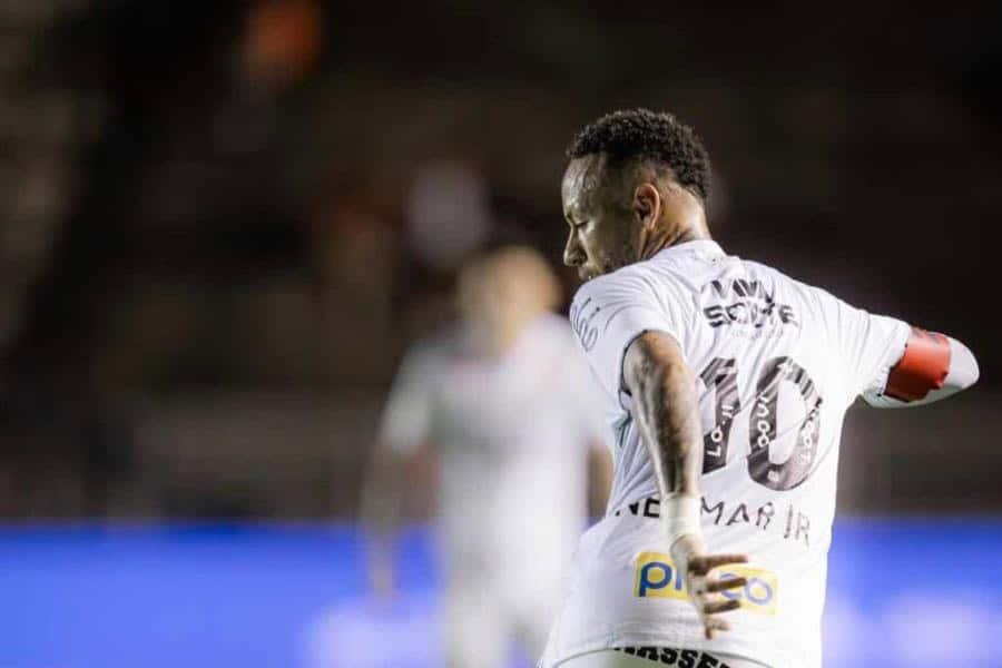 ¡Se llevó los reflectores!  Neymar Jr anota un gol olímpico con Santos de Brasil