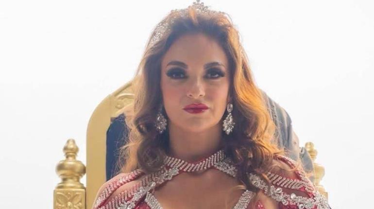 Tabasqueño le regala muñeca a Mariana Seoane inspirada en ella