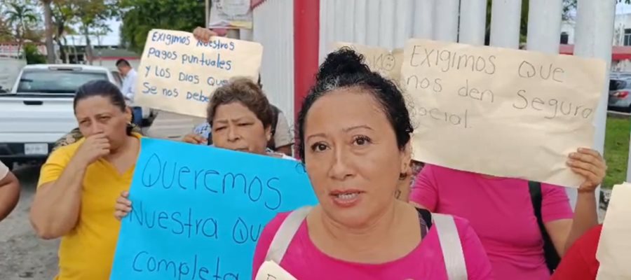 Protesta personal de limpieza que labora en el Hospital de Salud Mental en Villahermosa