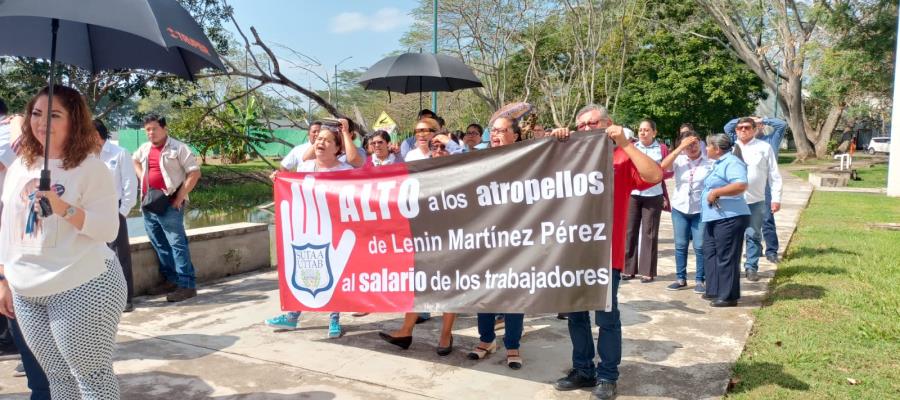 Continúan protesta de trabajadores de la UTTAB tras suspensión de 25 prestaciones