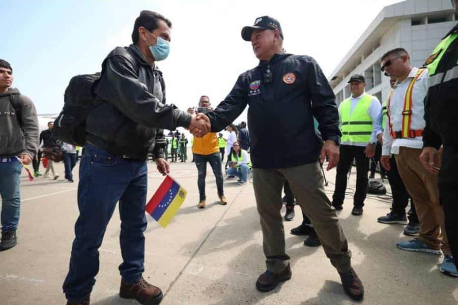 Recibe Venezuela casi 250 migrantes procedentes de México tras ser deportados desde EE. UU.