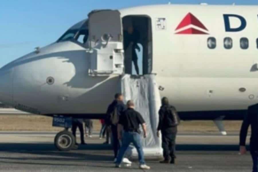 Por humo al interior, evacuan avión Delta en Atlanta, EE. UU.