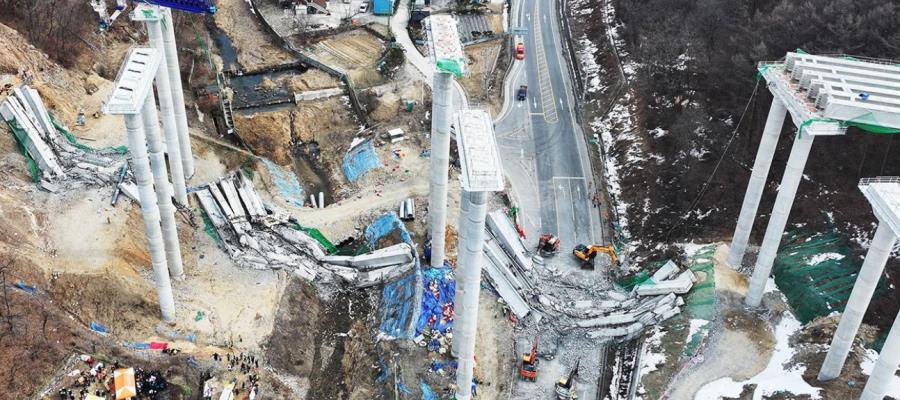 Cuatro muertos y 6 heridos deja derrumbe de puente en obras de Corea del Sur