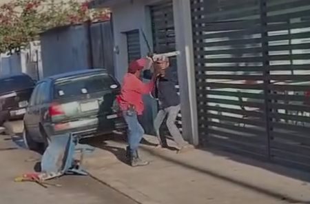 Con machete se pelean trabajadores de la construcción en La Selva, Nacajuca