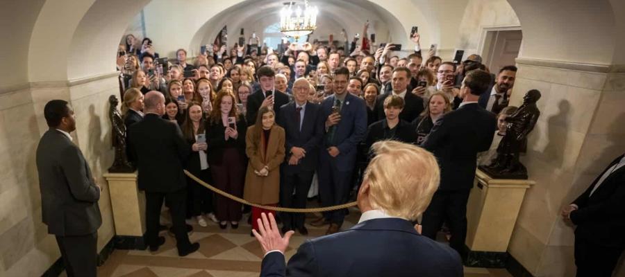 Sorprende Trump a visitantes en la Casa Blanca al reanudarse los tours