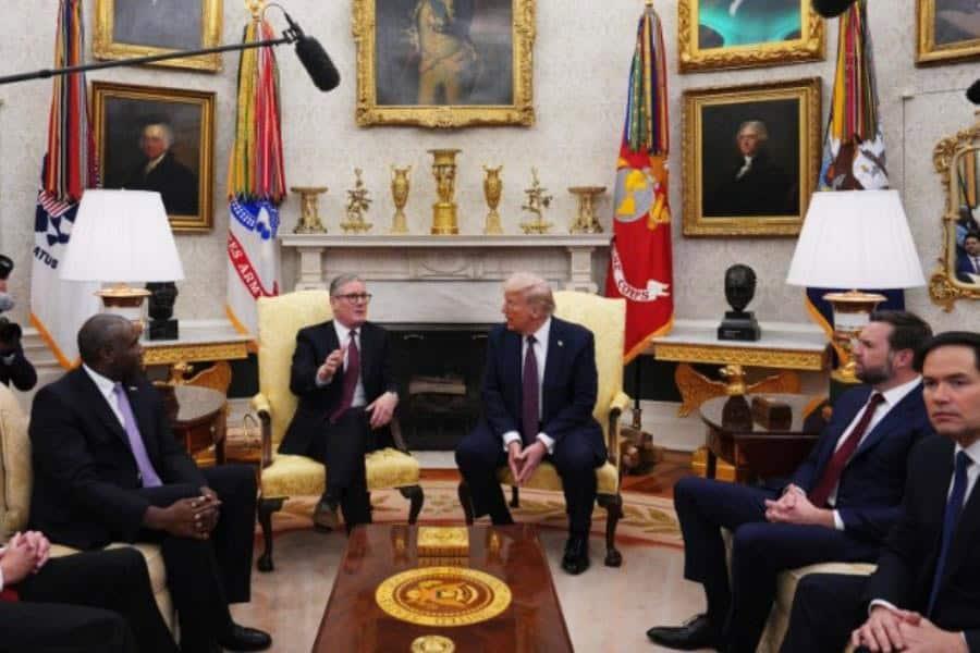 Primer ministro británico llama amigo a Trump y buscara acuerdo comercial con el país