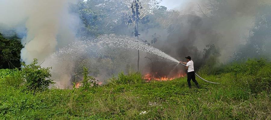 Se incendia banco clandestino de llantas y autopartes en Nacajuca