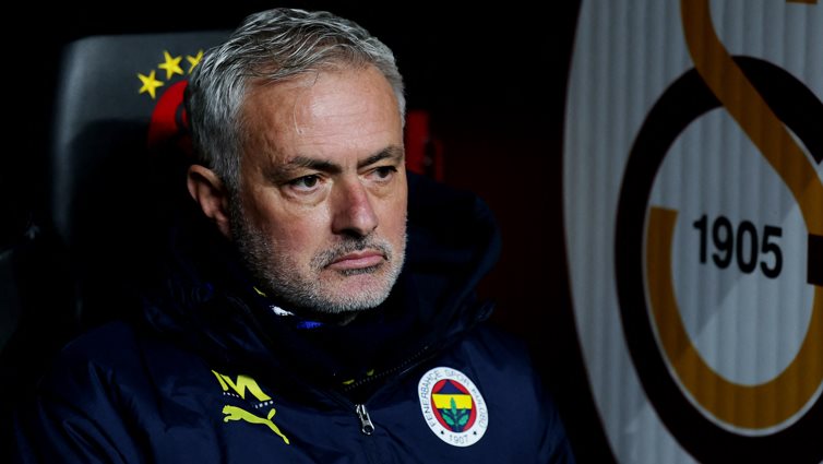 Suspenden 4 partidos a José Mourinho por comentarios racistas