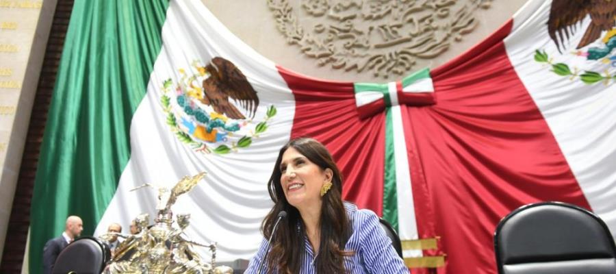 Busca Kenia López regular entrega de premios en el Congreso que no sean institucionales