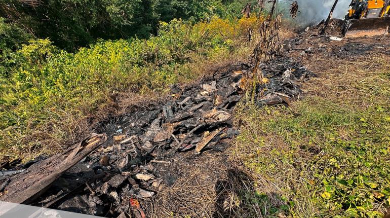 Para evitar otro incendio, remueven desechos de autopartes en banco clandestino de Nacajuca