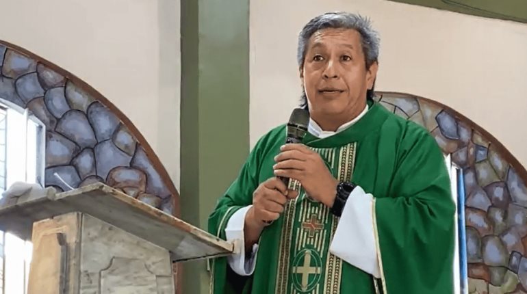 Padre Camacho "pone plana" a chismosos para que dejen el "deporte del chisme"