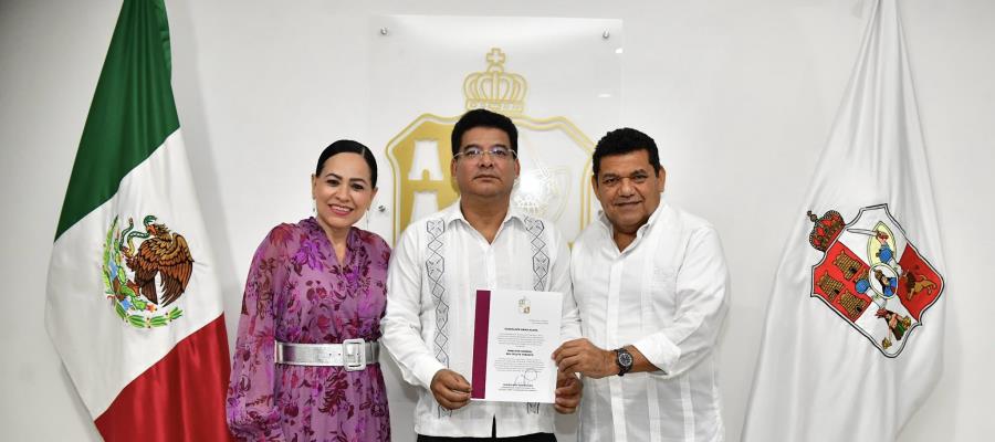 Guadalupe Arias Acopa deja el Tec. de Centla, ahora será director del CECyTE