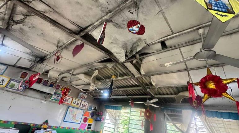Cortocircuito en primaria de Macultepec genera crisis nerviosa en estudiantes y daños materiales