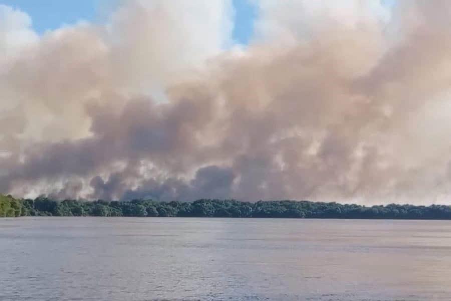 Más de una semana ajusta incendio en Pantanos de Centla