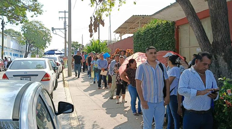 Largas filas en primer día de la nueva ubicación del Registro Civil