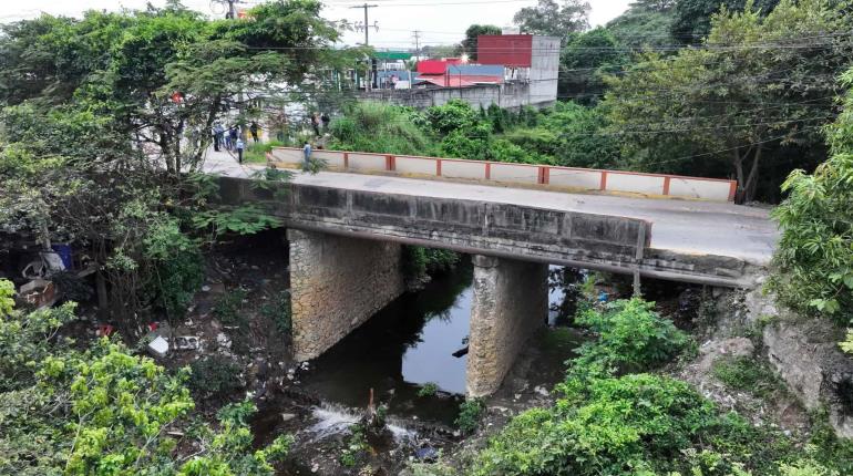 Dan banderazo de inicio a rehabilitación de puente vehicular ´Huapinol´ en Macuspana