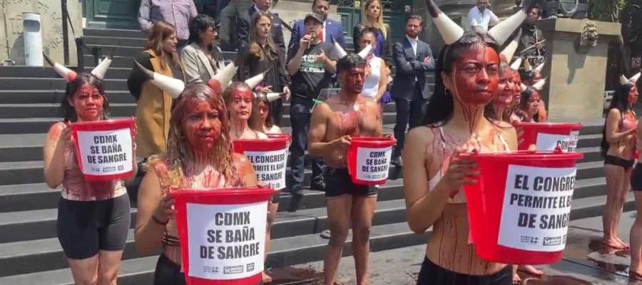 Con "performance" exigen aprobación de iniciativa que prohíbe las corridas de toros en la CDMX Con "performance" exigen aprobación de iniciativa que prohíbe las corridas de toros en la CDMX