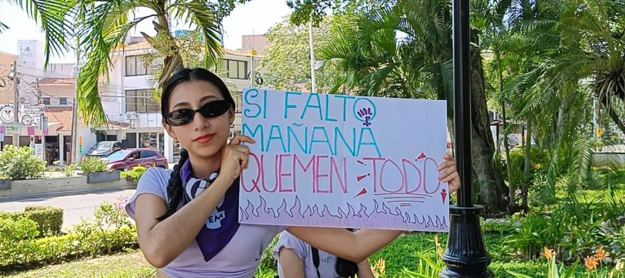 Marchan colectivos de mujeres en Villahermosa en el 8M