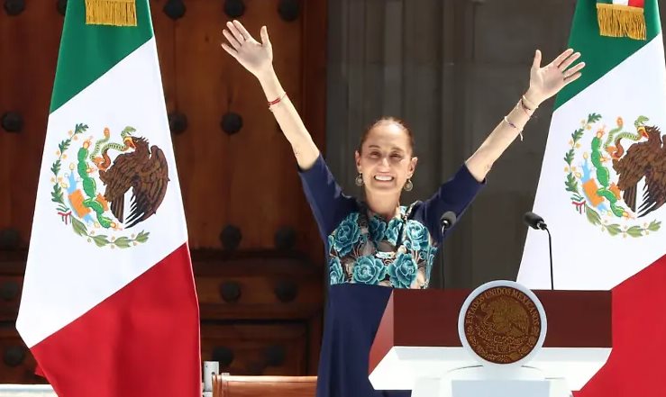 "Estaban distraídos": Sheinbaum minimiza descuido de morenistas en el Zócalo