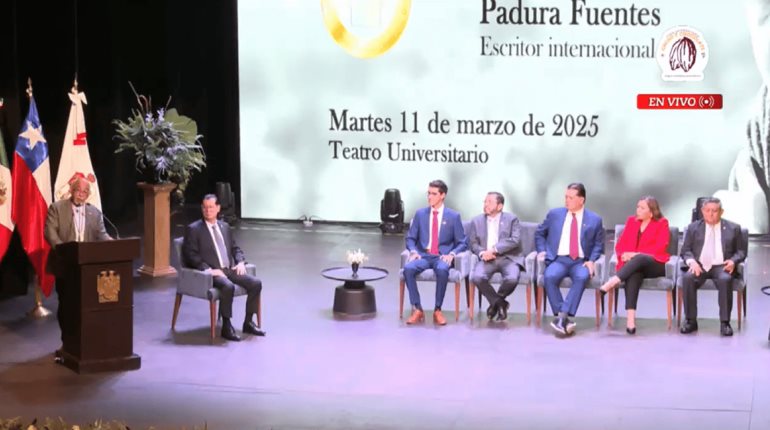 Distingue UJAT al escritor Leonardo Padura Fuentes con el doctor honoris causa