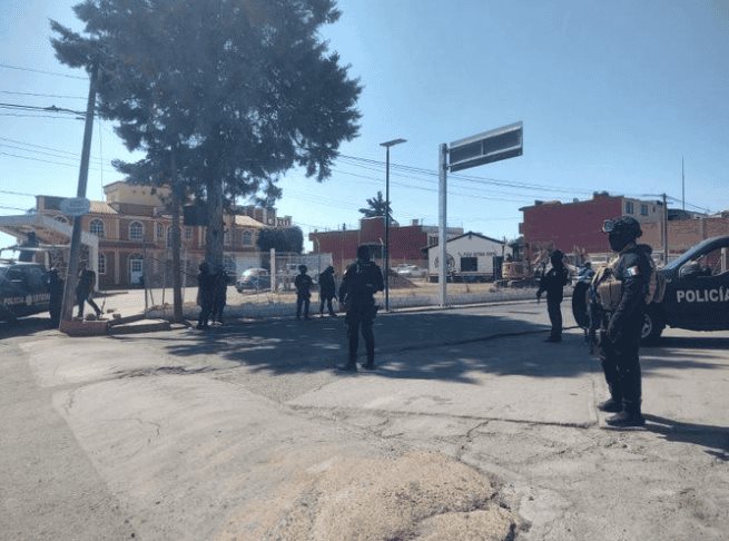 Asesinan a dos policías municipales en Edomex