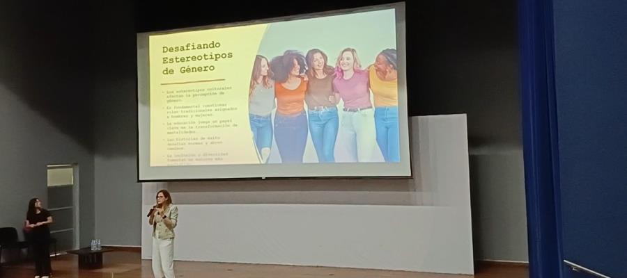 "No existen carreras para hombres, ni para mujeres, sólo hay talento y capacidad": Experta en Foro "Mujeres en Energía"