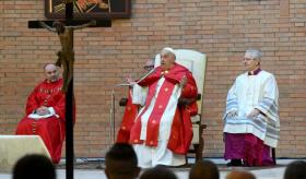 Francisco ya no requiere ventilación mecánica: Vaticano