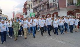 Celebran alumnos Gallo Universitario con caminata, música y baile