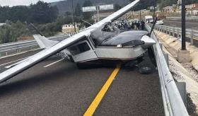 Avioneta aterriza de emergencia en carretera de Hidalgo