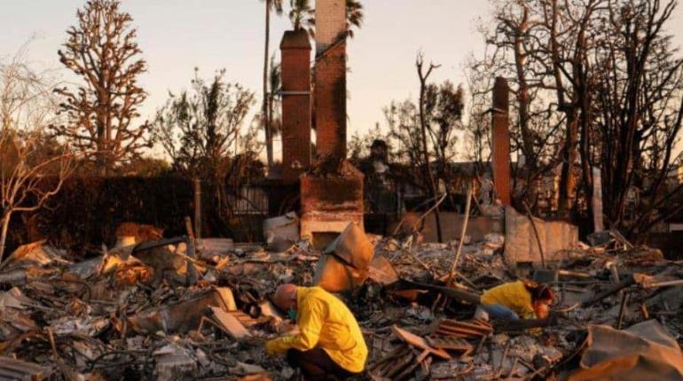 Aumenta a 30 las víctimas de los incendios en Los Ángeles, tras hallazgo de restos
