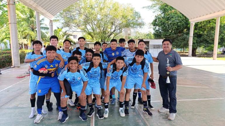 Plantel 14 de Cecyte vence 4-1 a Plantel 3 en partido amistoso de futbol