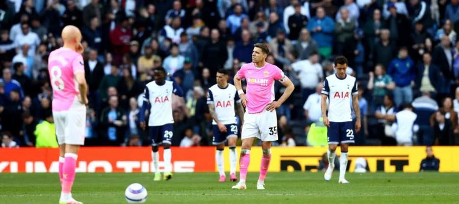 El Southampton rompe récord de menos puntos en descenso de Inglaterra y cesa a su entrenador El Southampton rompe récord de menos puntos en descenso de Inglaterra y cesa a su entrenador