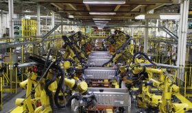 Aranceles del 25% a ciertos autos de EE. UU. entran en vigor este miércoles: Canadá