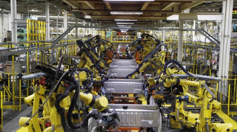 Aranceles del 25% a ciertos autos de EE. UU. entran en vigor este miércoles: Canadá