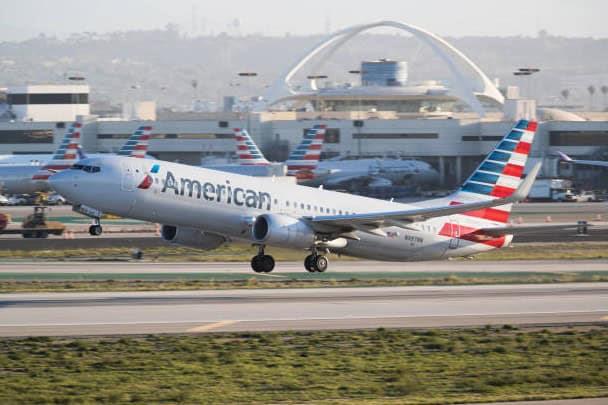 Chocan alas de aviones en aeropuerto de Washington