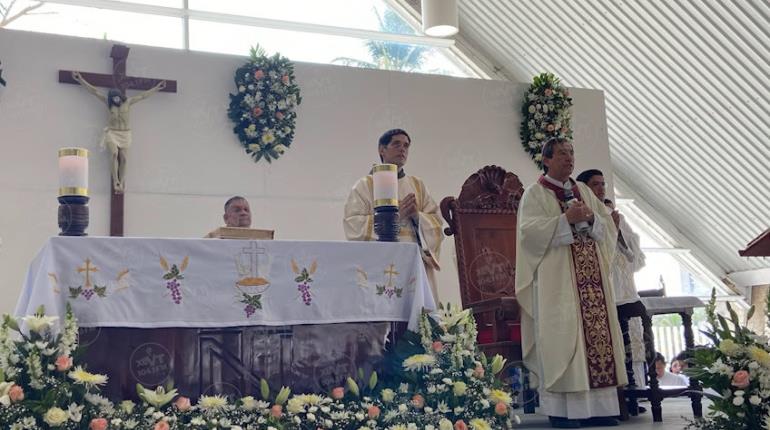 Encabeza Obispo Misa Crismal; más de 200 sacerdotes renuevan votos