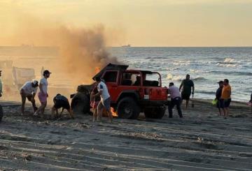 Se incendia Jeep en Playas de Paraíso
