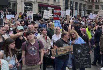 Protestan en Nueva York contra políticas de Trump