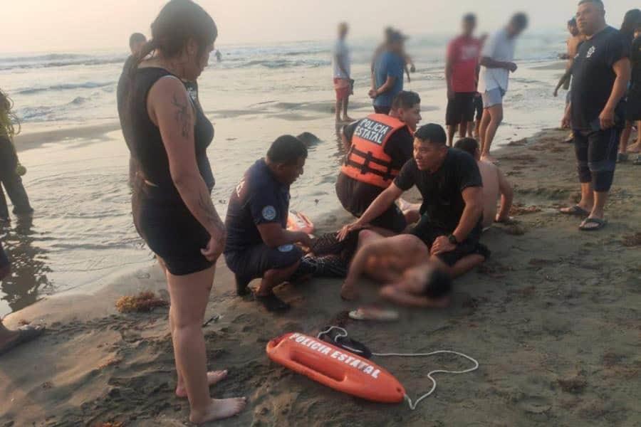 Rescata a 8 personas de ahogarse en playas de Veracruz durante Semana Santa Rescata a 8 personas de ahogarse en playas de Veracruz durante Semana Santa