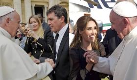 Lamentan famosos fallecimiento del Papa Francisco