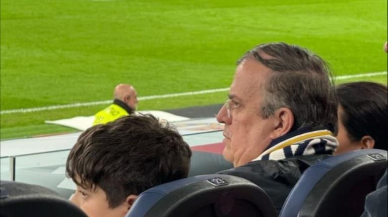 Captan a Ebrard en fila VIP en partido del Real Madrid en el Santiago Bernabéu