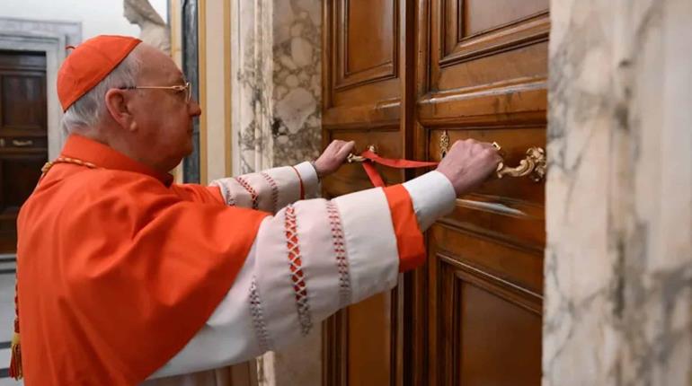Preside el Camarlengo rito de constatación de la muerte del Papa Francisco