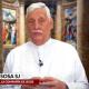 Oficia Mauro Gambetti desde la Plaza de San Pedro rosario por el fallecimiento del Papa