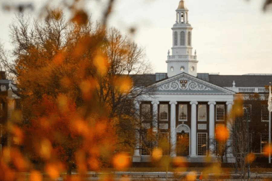 Por recortes financieros, Universidad de Harvard demanda al Gobierno de Trump Por recortes financieros, Universidad de Harvard demanda al Gobierno de Trump