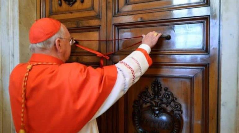 Sellan con cinta roja apartamentos del Papa en el Palacio Apostólico y Santa Marta