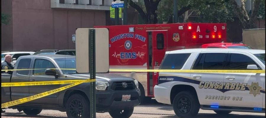 Dos lesionados deja tiroteo frente a centro de justicia en Texas Dos lesionados deja tiroteo frente a centro de justicia en Texas