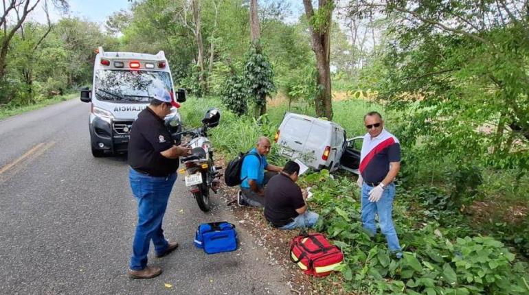 Se sale de la carretera y choca contra un árbol en los Tintales de Jalapa