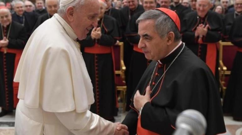 Cardenal Angelo Becciu, destituido por el Papa Francisco exige participar en Cónclave