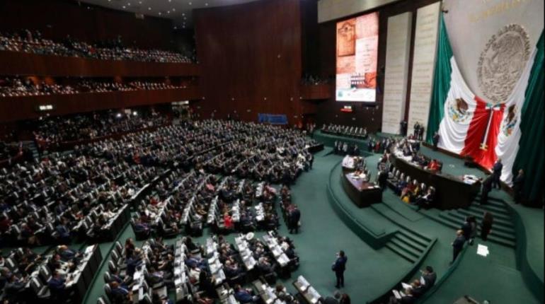 Guardan minuto de silencio y dedican aplausos al Papa Francisco en el Senado