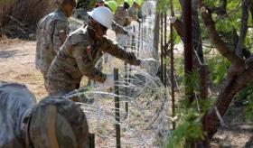 Refuerza Texas con alambre de púas y Guardia Nacional la frontera con México